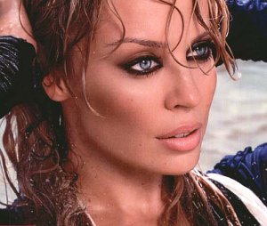 Kylie Minogue - Red Blooded Woman